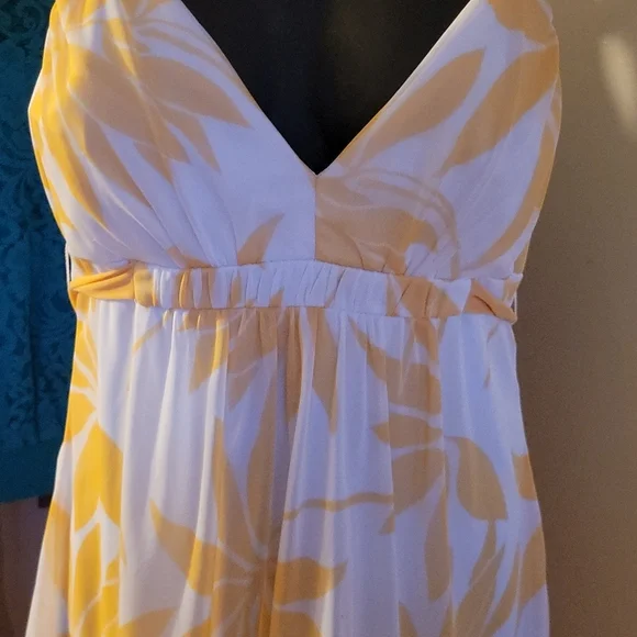 White Top with Yellow Floral Pattern - Picture 3 of 8